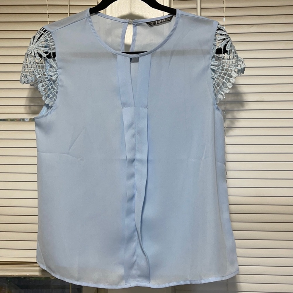 Crochet sleeve blouse